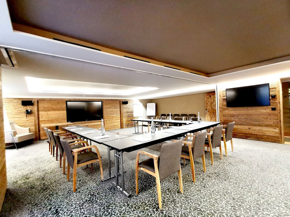 Hotel de Rougemont and Spa 46/50
