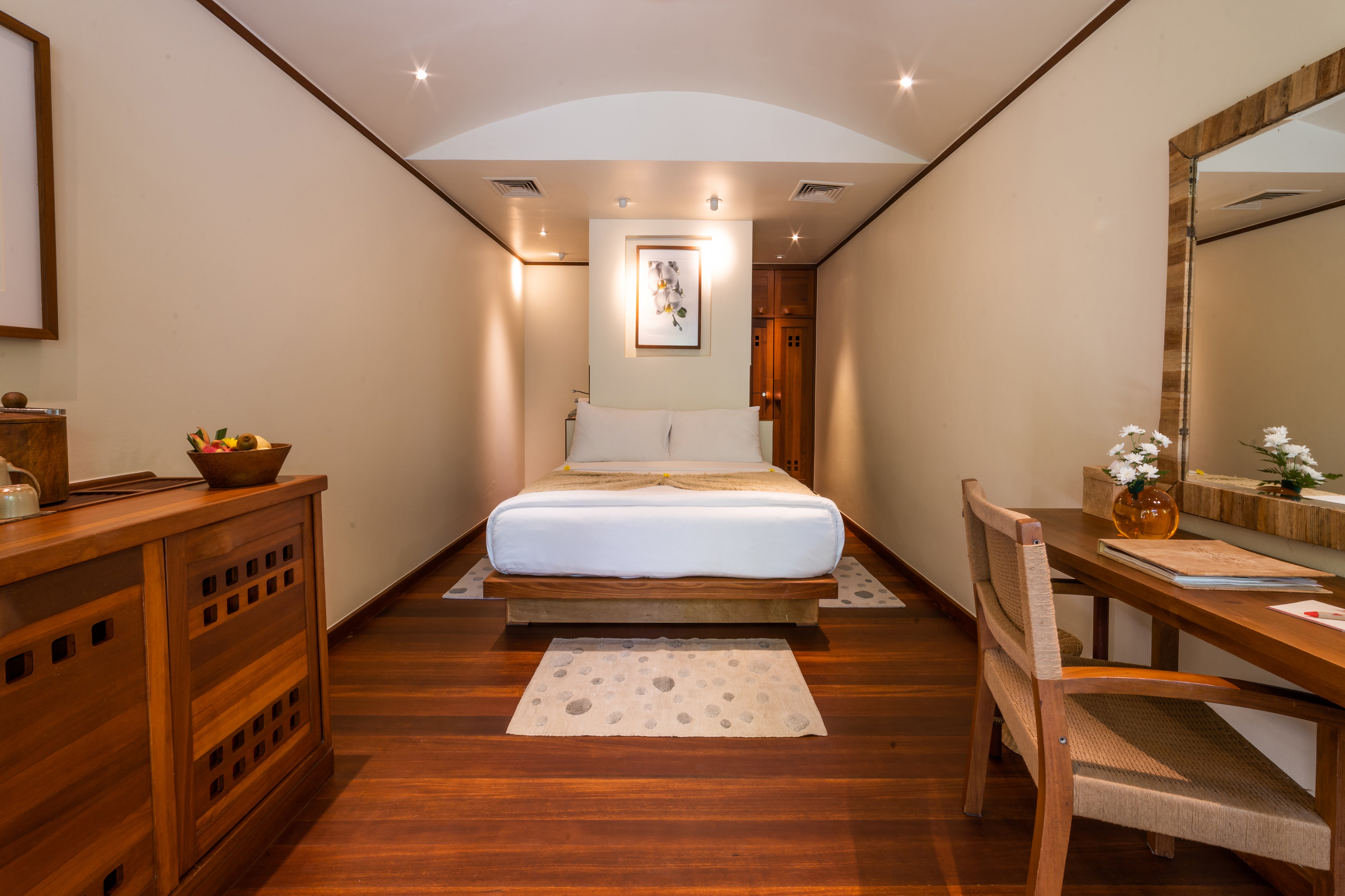 Room, Hill Side