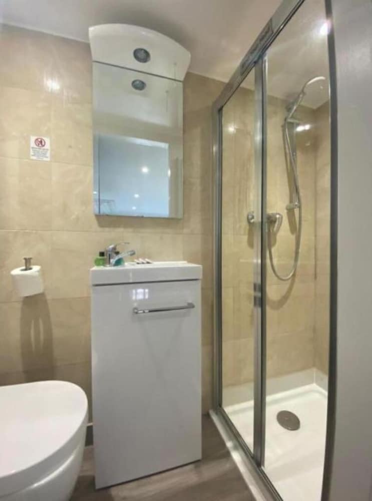 HYDE PARK SUITES 53/55