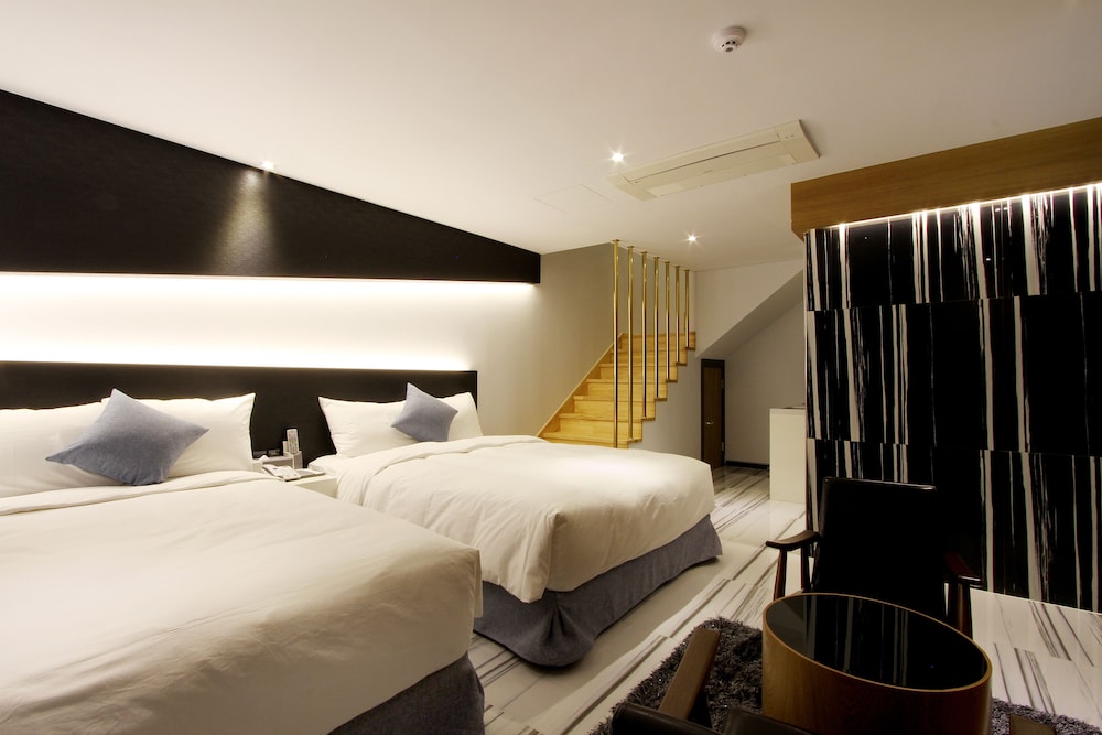 Royal Prime Hotel 12/50