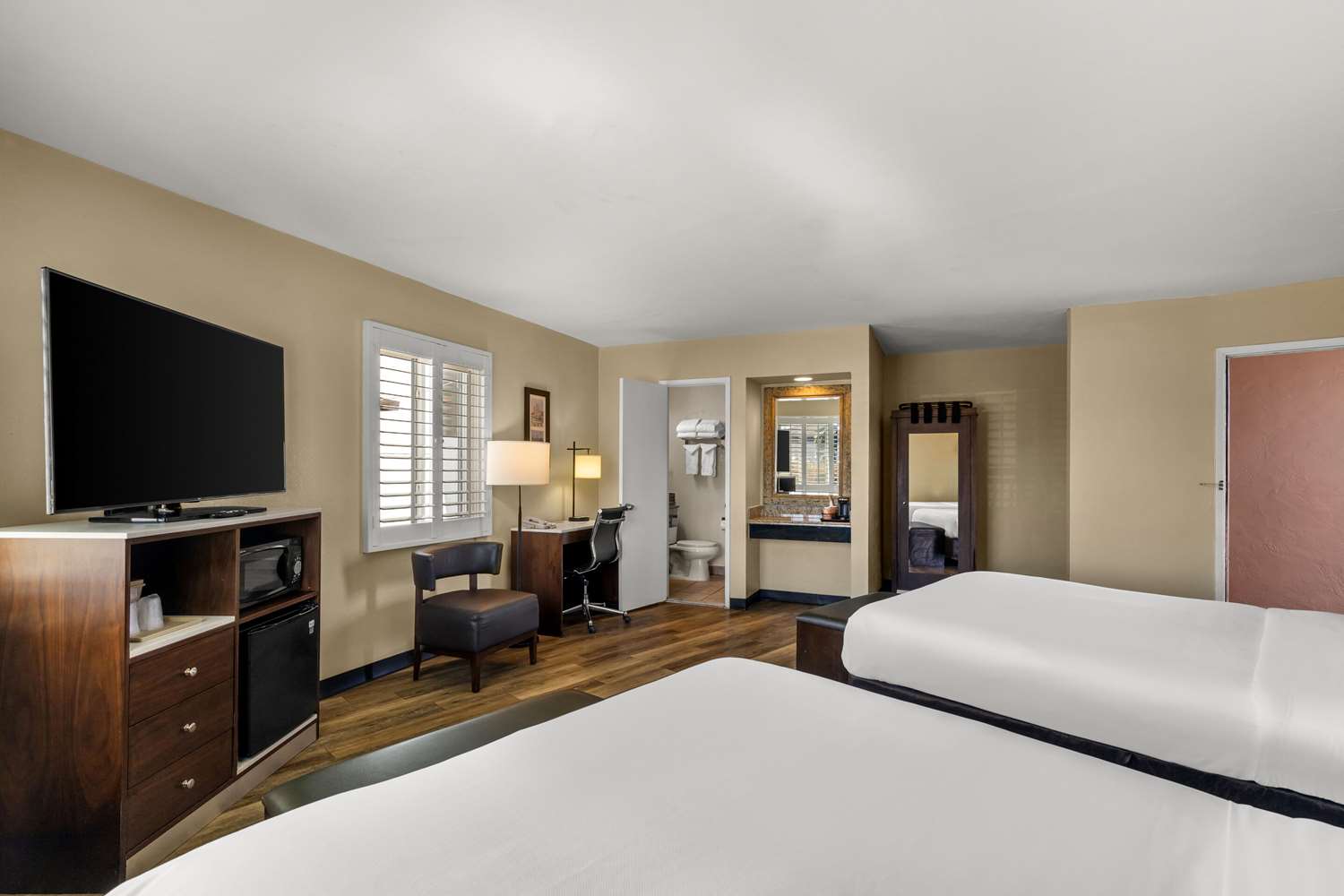 UPGRADE, 2 QUEEN BEDS