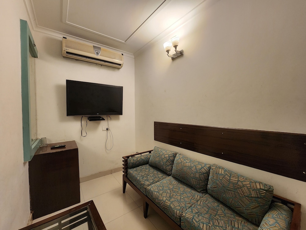 Hotel Arina Inn 30/32