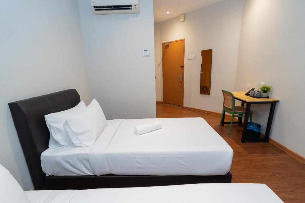 Swing & Pillows @ Sky Star KLIA 1 KLIA 2 15/52