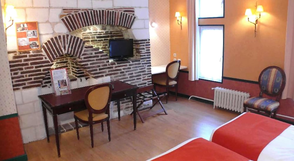 Brit Hotel Les Comtes de Champagne Centre Historique 35/50