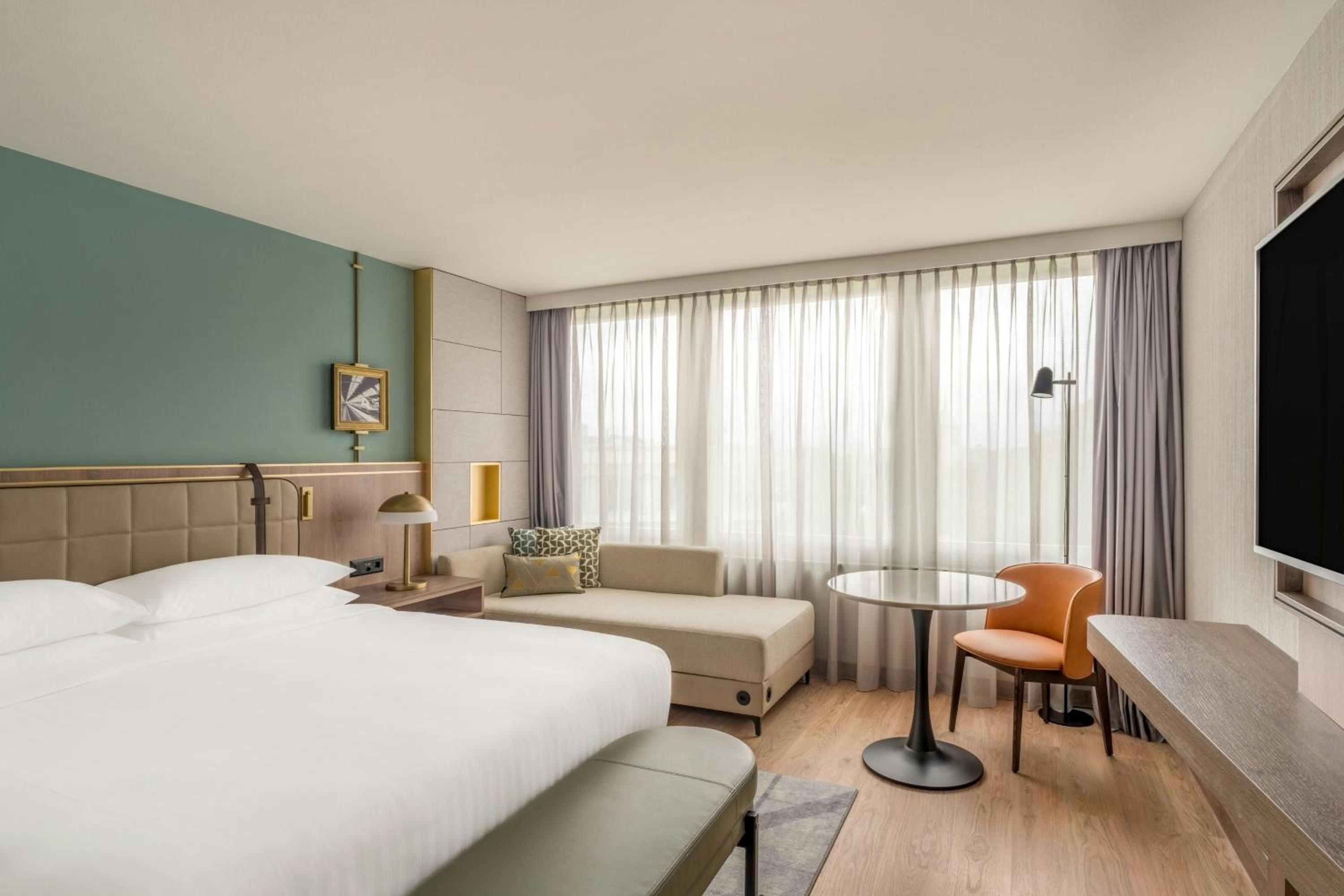 غرفة سوبيريور بسرير كينج في المبنى الرئيسي، Zurich Marriott Hotel 2/10