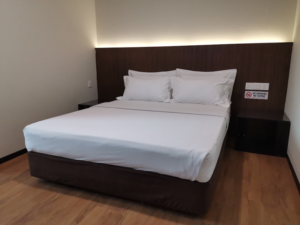 DELUXE, DOUBLE BED