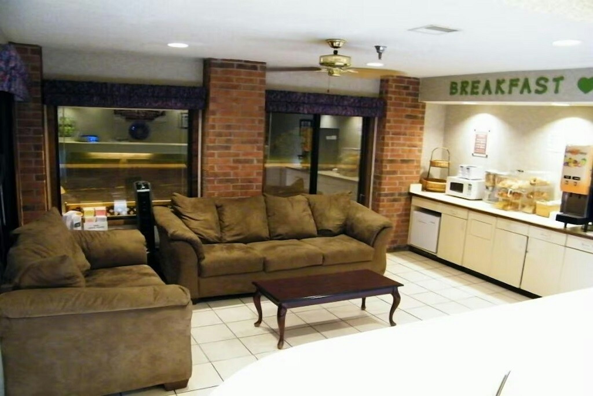 Capital O Amerihost Inn and Suites Mexico Hwy 54 MO 18/25