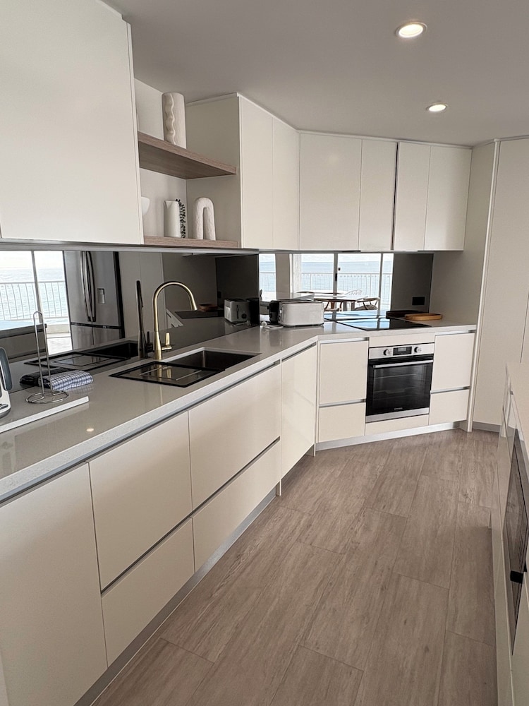 شقة فاخرة بسريرين كوين بإطلالة على البحر، Burleigh Surf Apartments 3/5