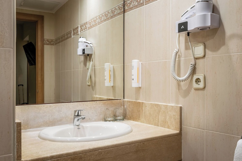Canal Olimpic Hotel 61/64