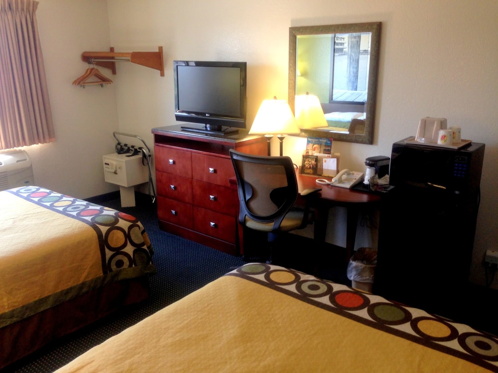 Super 8 by Wyndham Newport News/Jefferson Ave. 14/36