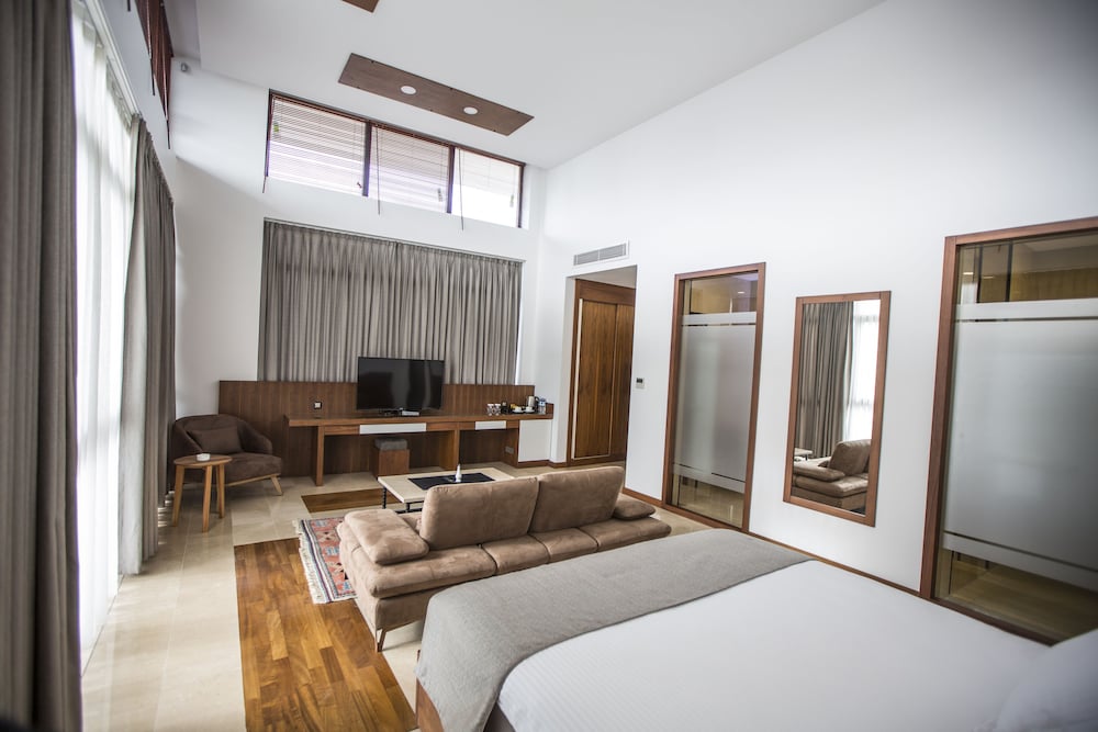 Carissa Hotel 16/35
