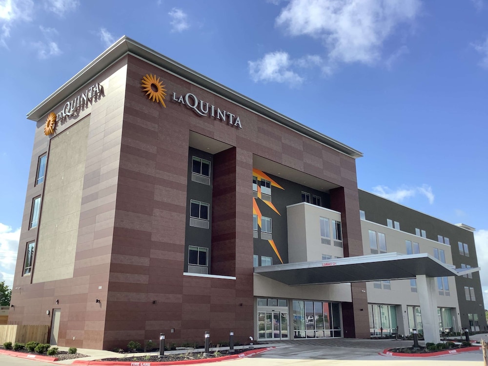 La Quinta Inn & Suites by Wyndham Corpus Christi Southeast 2/56