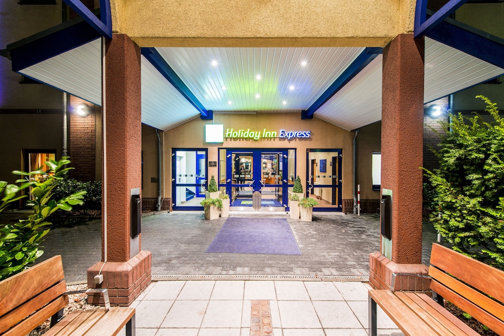 HOLIDAY INN EXPRESS COLOGNE TROISDORF 5/42