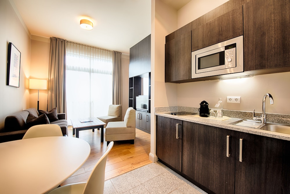 Mondrian Suites Berlin Checkpoint Charlie 8/80