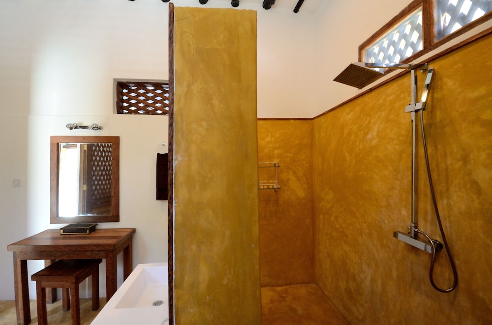 Pongwe Beach Hotel 3/50