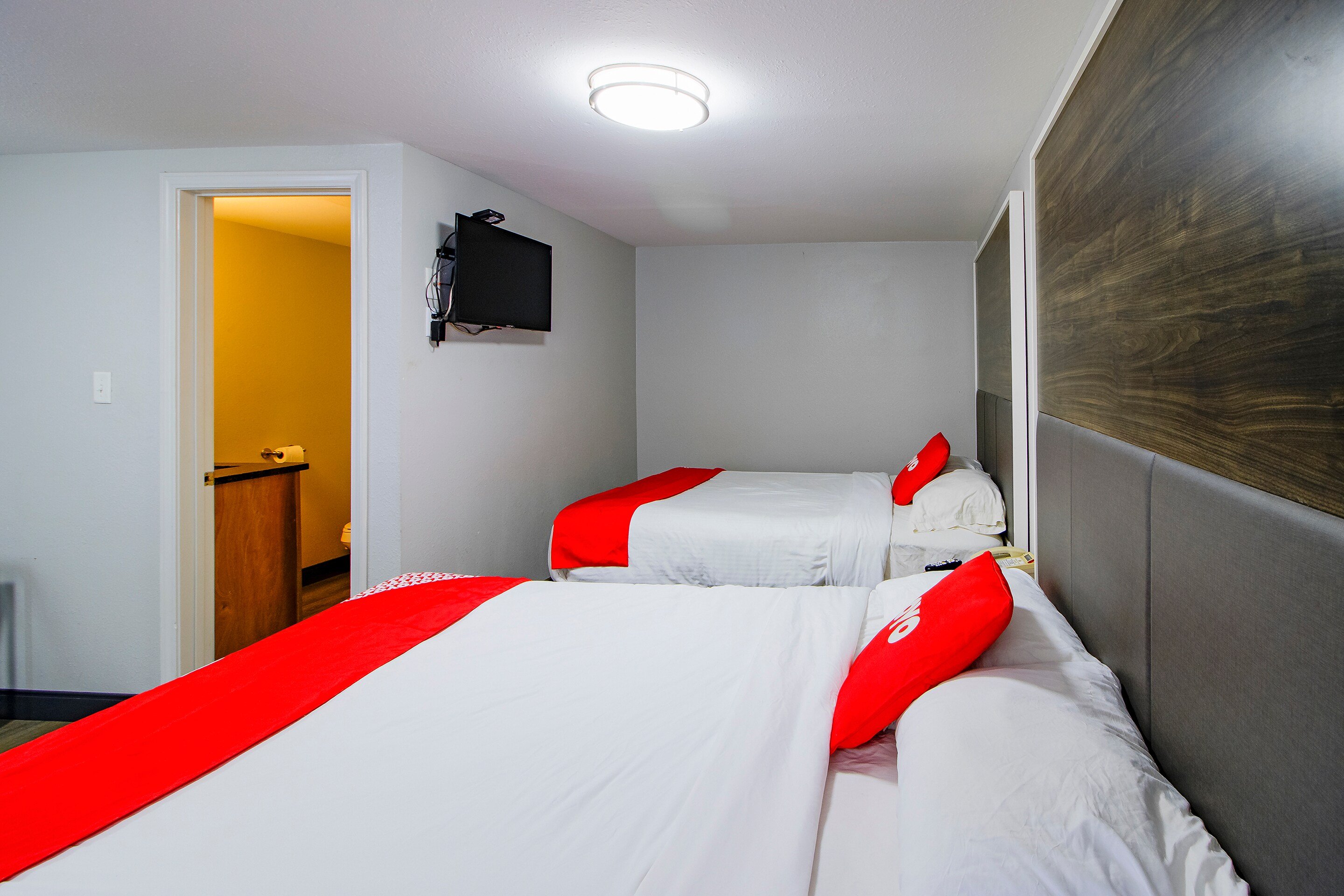 OYO Hotel Sulphur LA Hwy 90 West 11/37