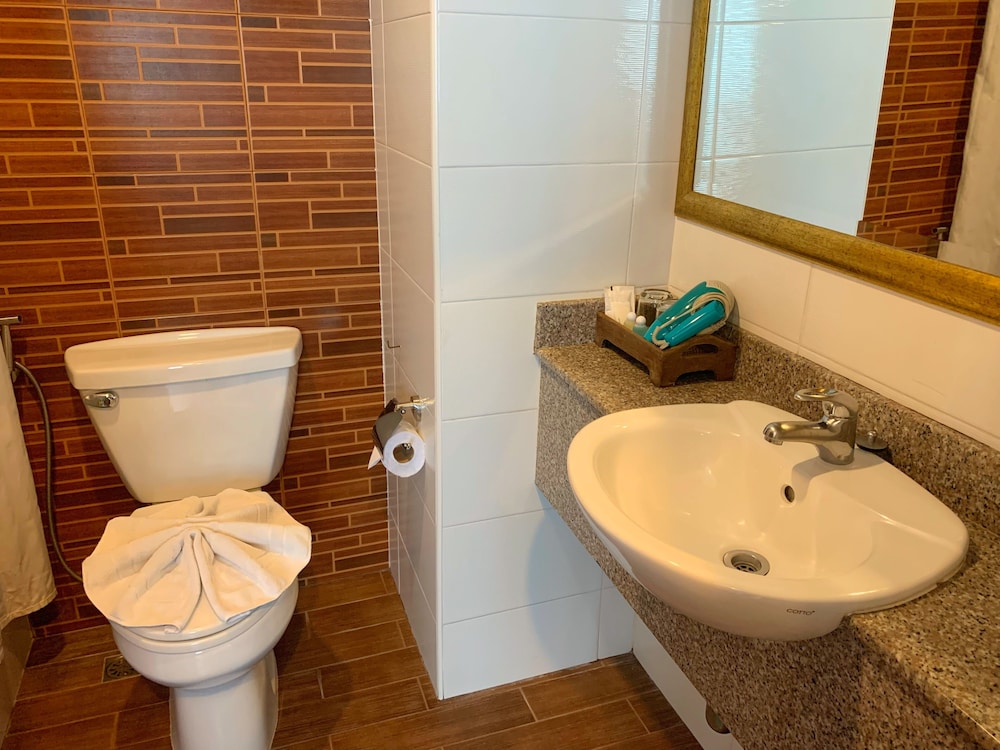 Aiyaree Place Hotel 75/75