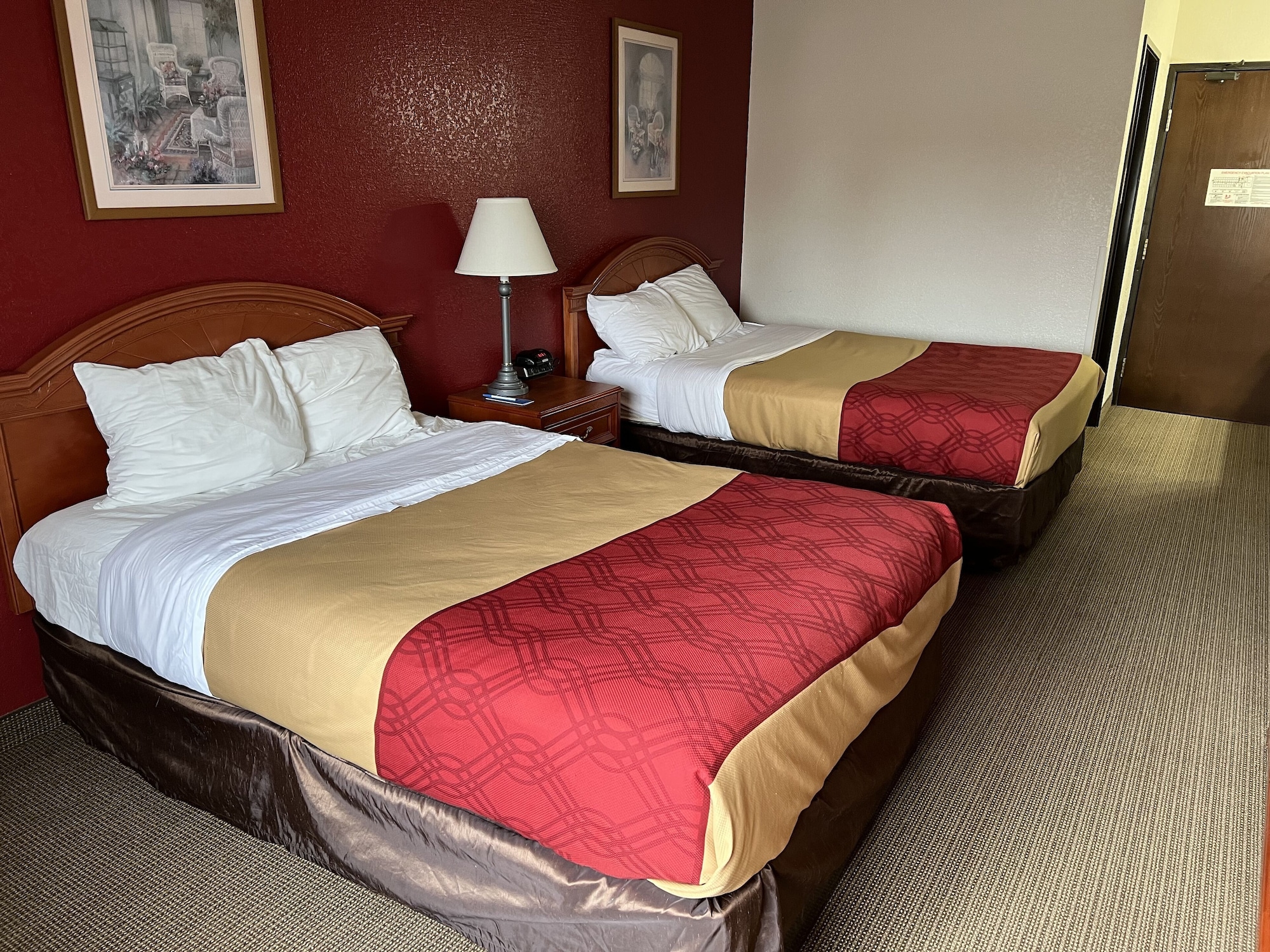 غرفة أساسية مفردة بسرير كينج، Express Inn & Suites 4/7