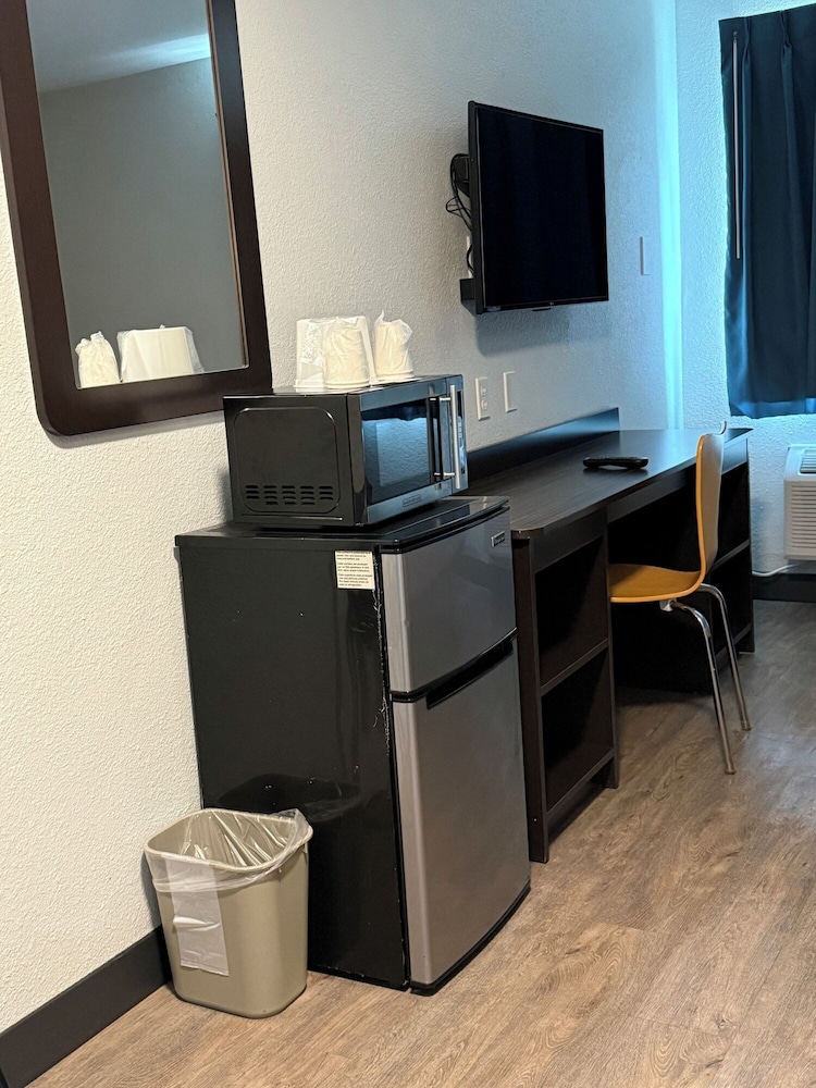 Motel6 Fort Wayne, IN 50/62