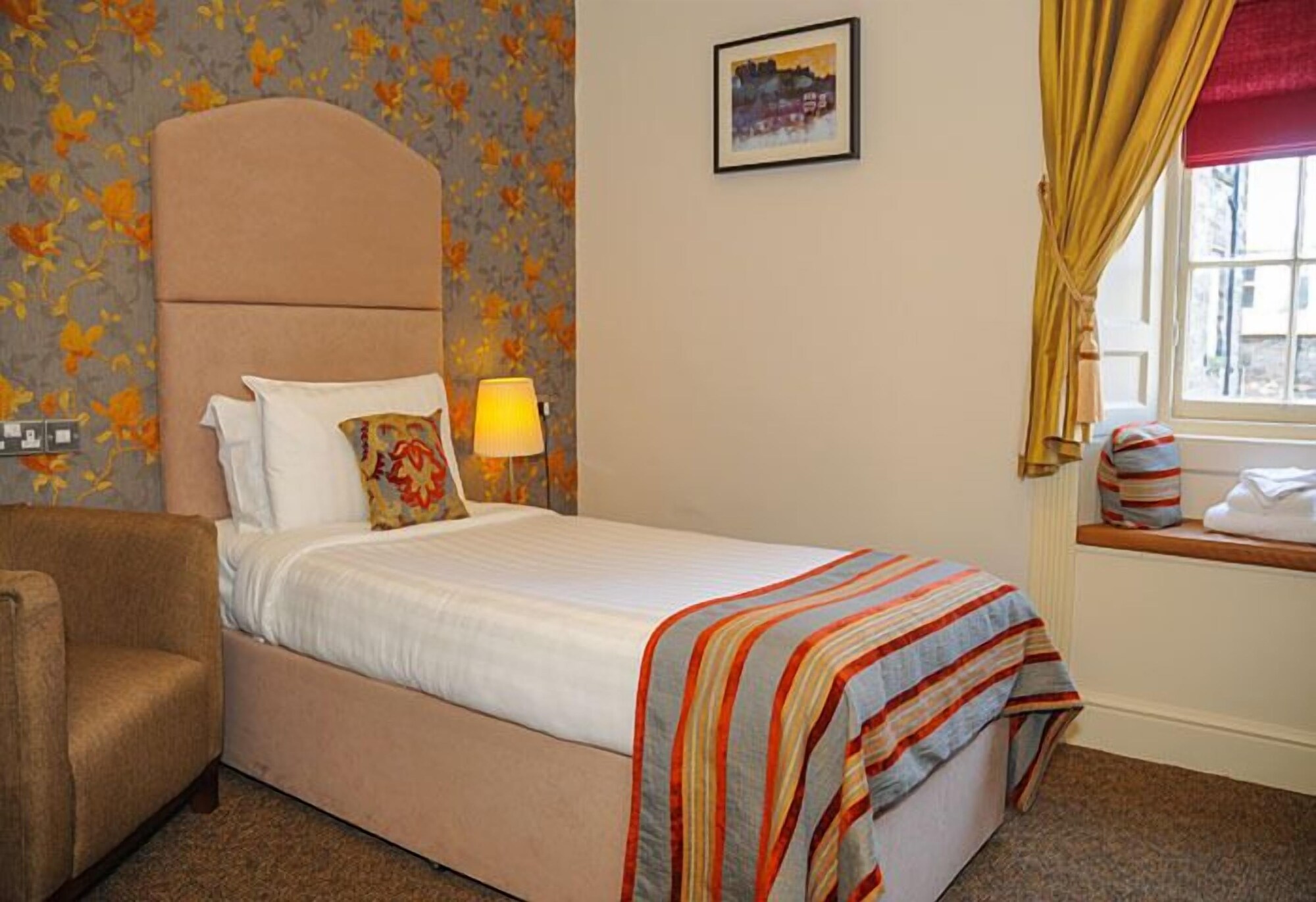 ROOM, SINGLE