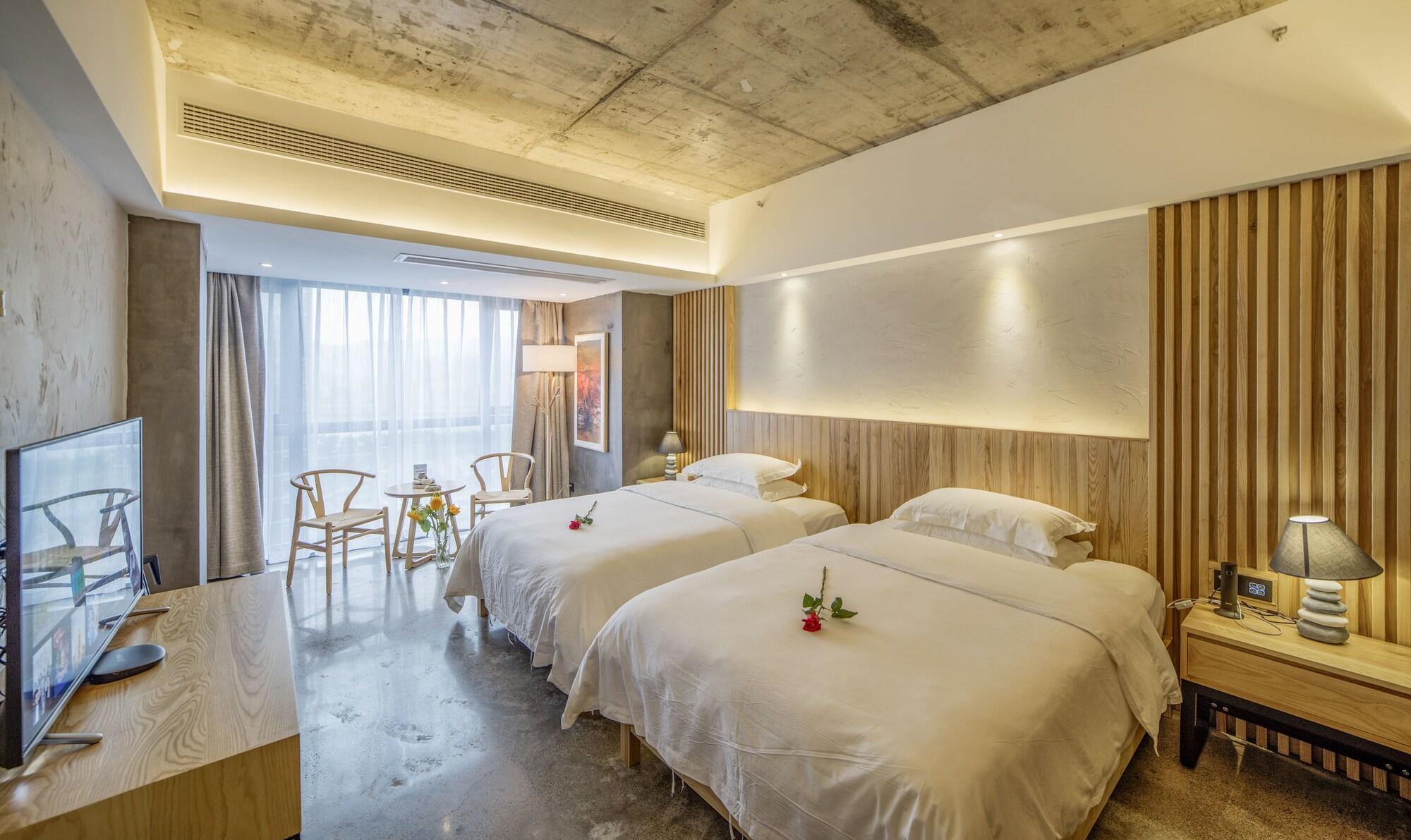 Deluxe, Twin Beds