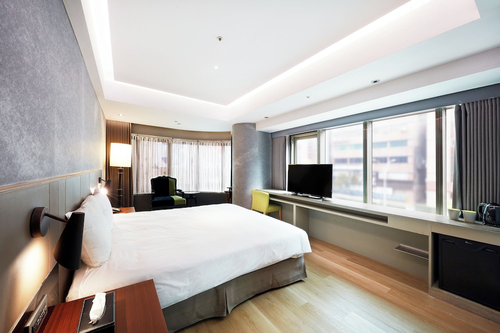 DELUXE, DOUBLE BED