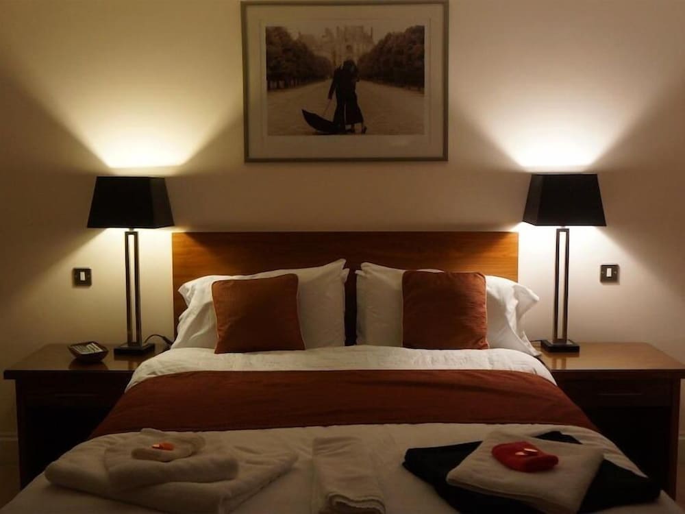 The Lyn Valley Hotel 3/9