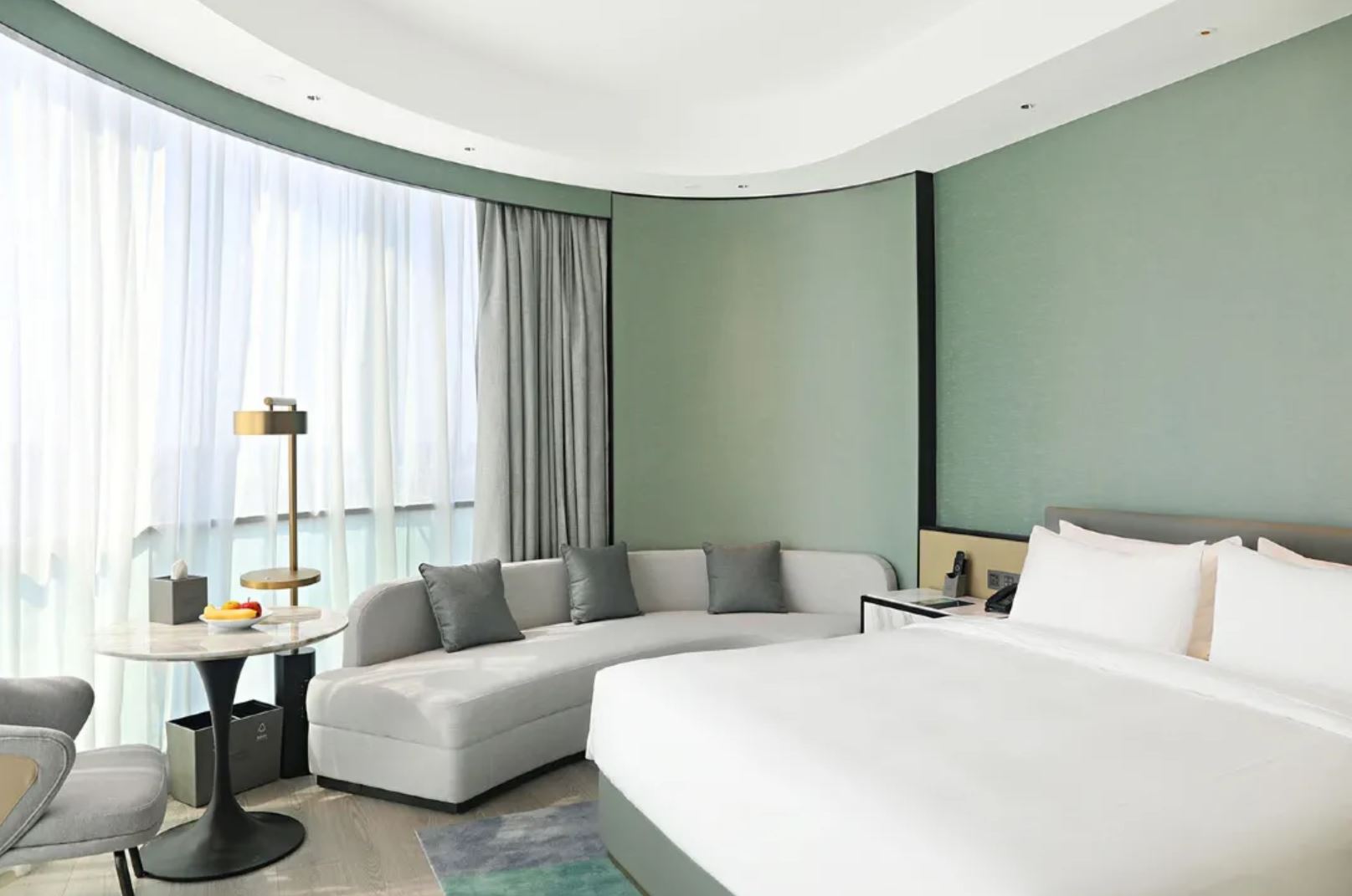 غرفة ديلوكس بسرير مزدوج بإطلالة على البحيرة، Novotel Shanghai Wanyuan 2/4