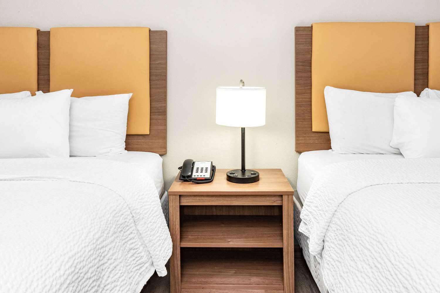 Days Inn & Suites by Wyndham Huntsville 5/14