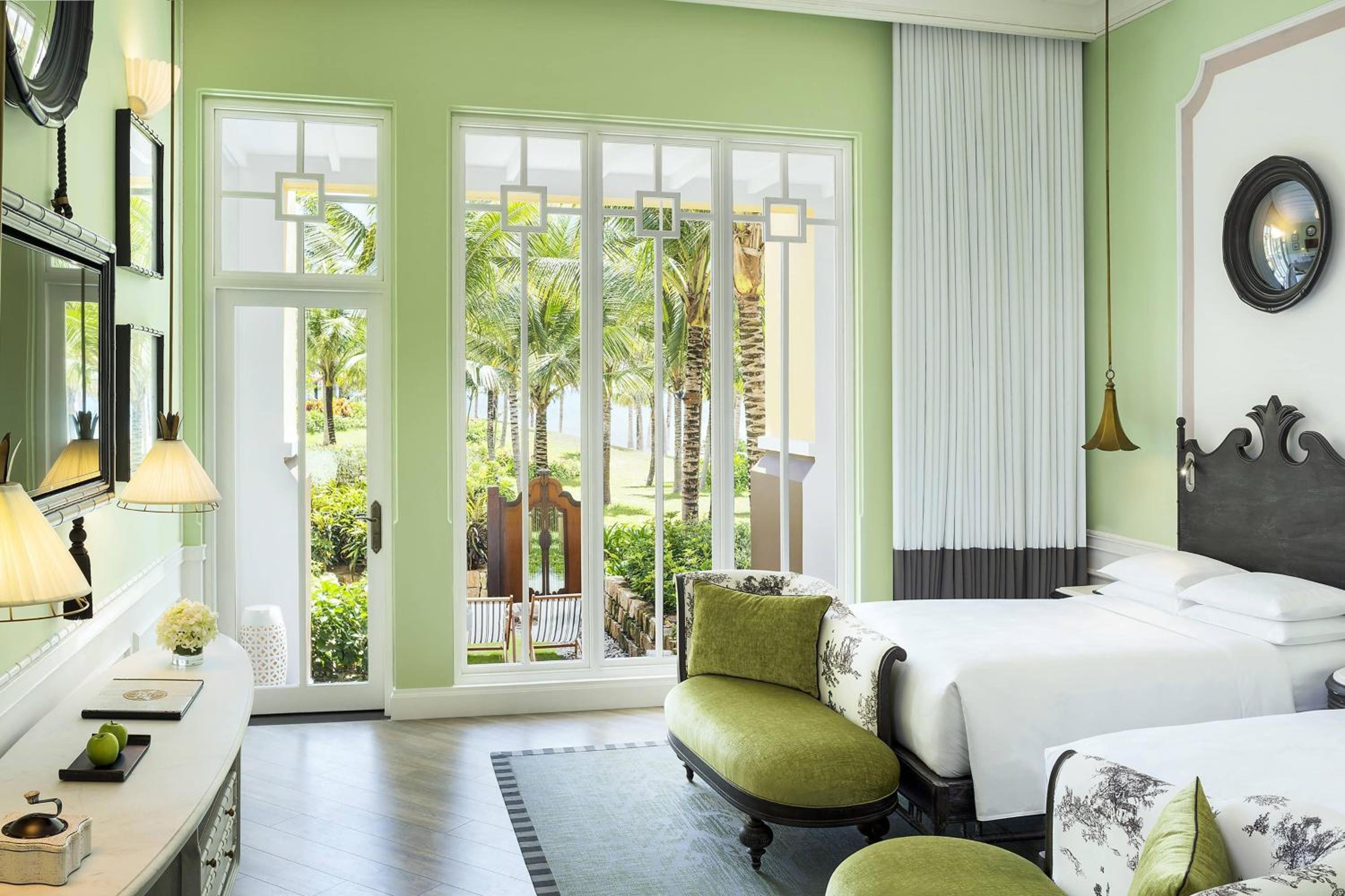 Emerald Bay, 2 Double Beds, Balcony