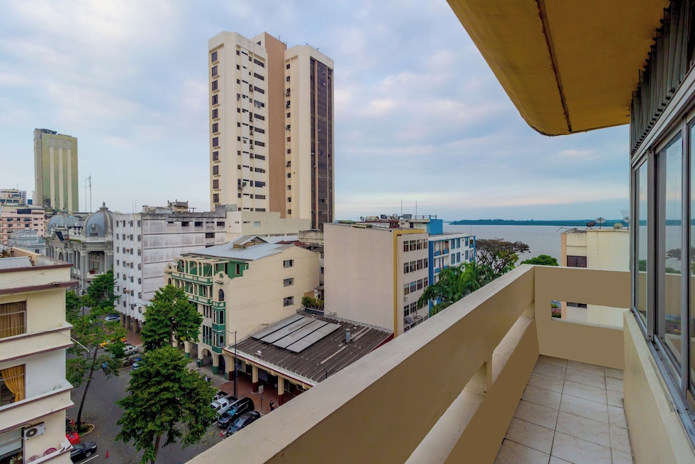 Hotel Malecon Inn 8/67