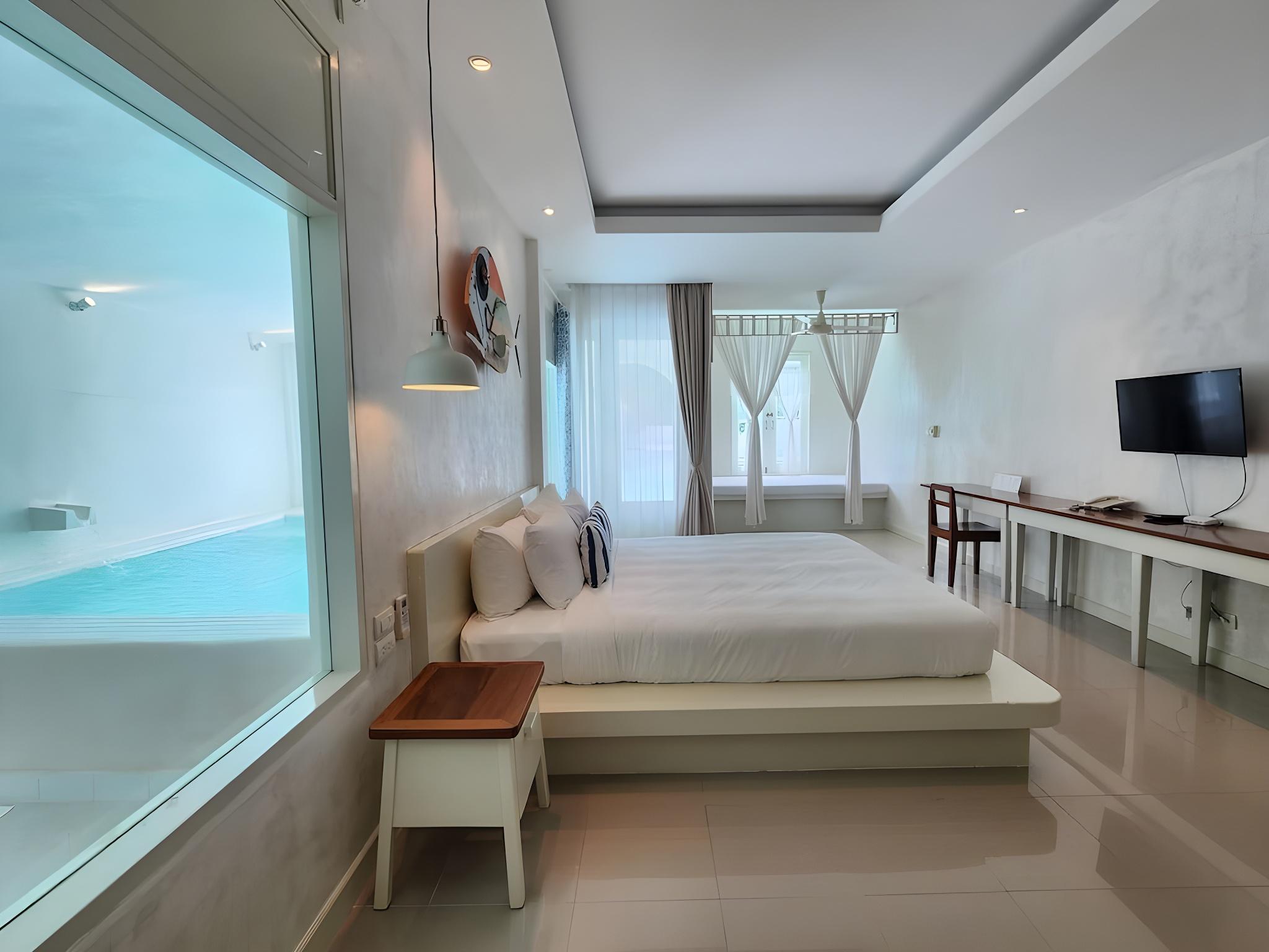 Romantic, Single Bed, with Pool, River Access