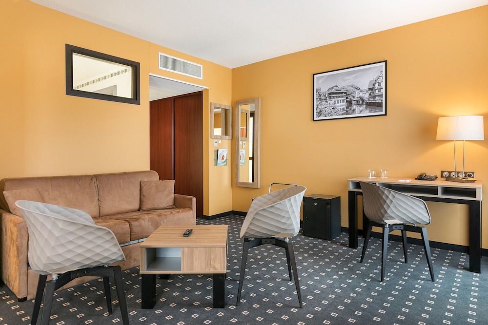 7 HOTEL AND FITNESS 56/72