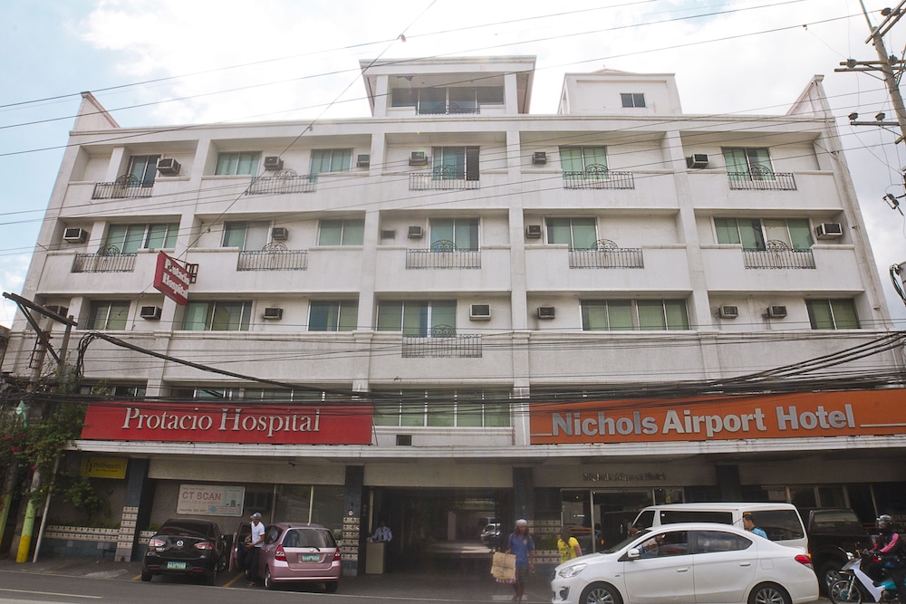 Nichols Airport Hotel 2/61