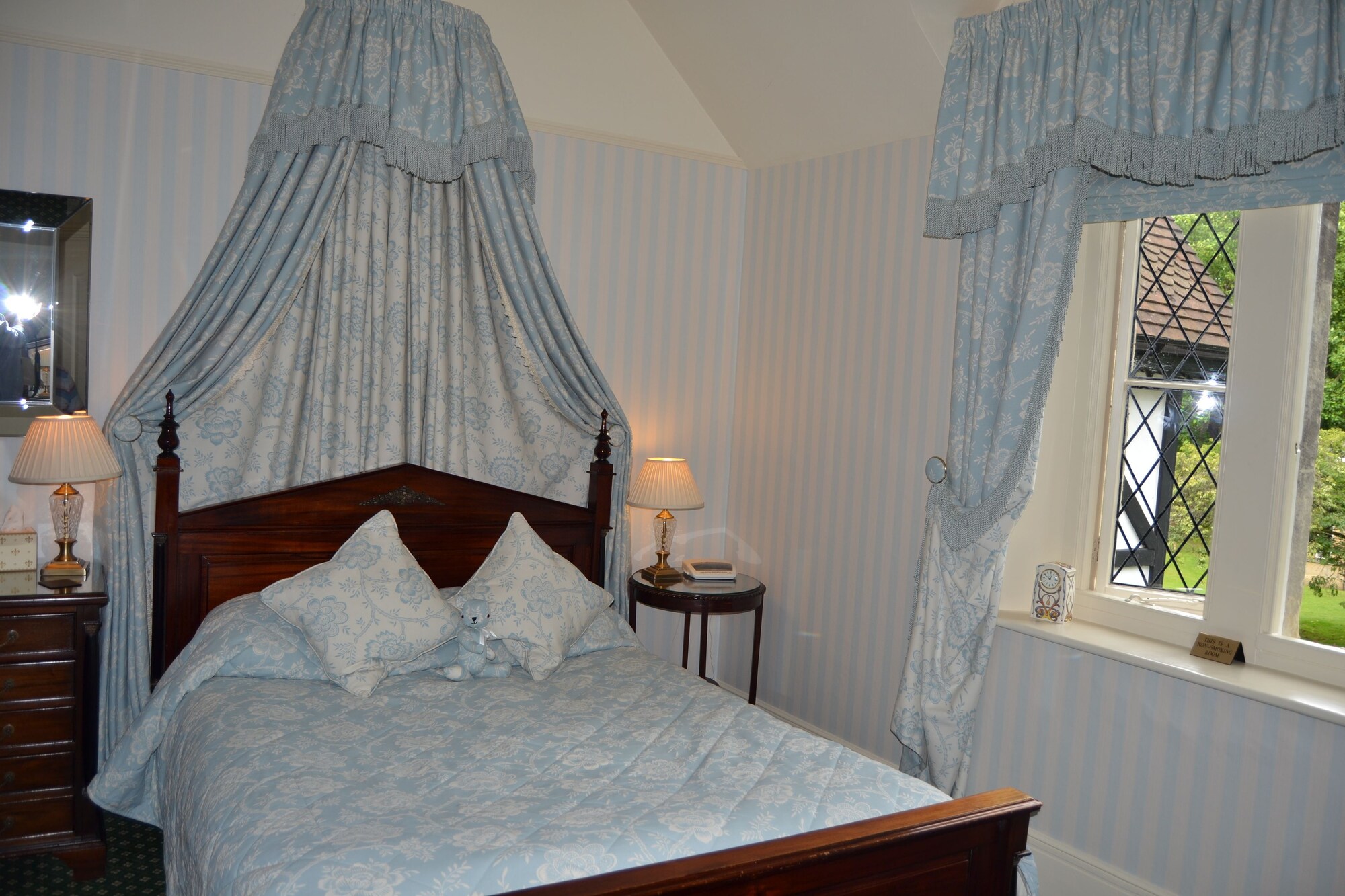 Yew, Double Bed