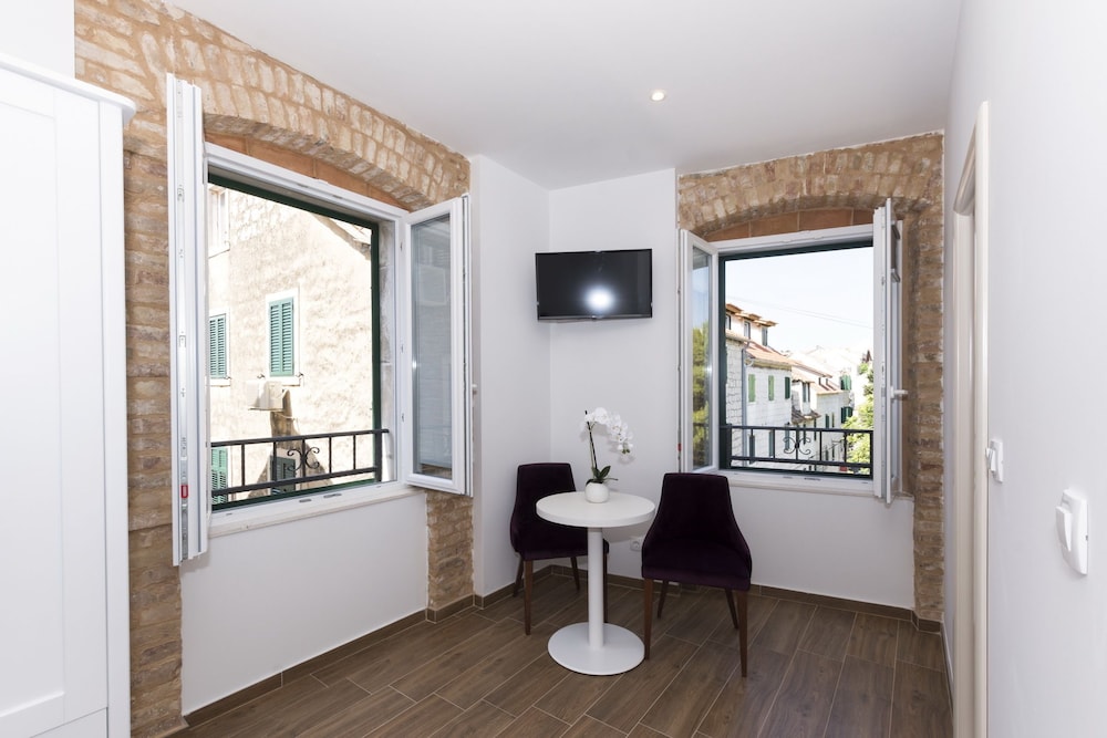 Peruzovic Rooms Apartments 48/70