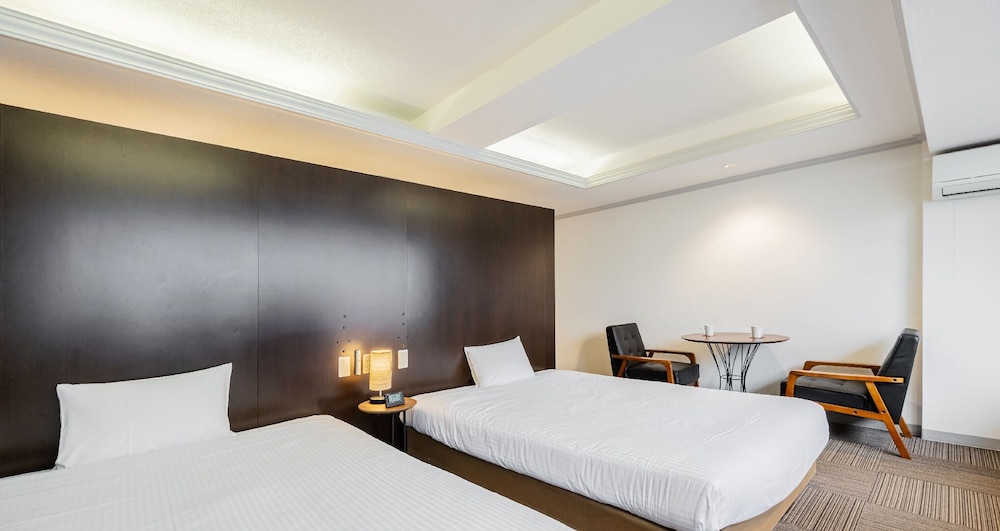 DELUXE, TWIN BEDS