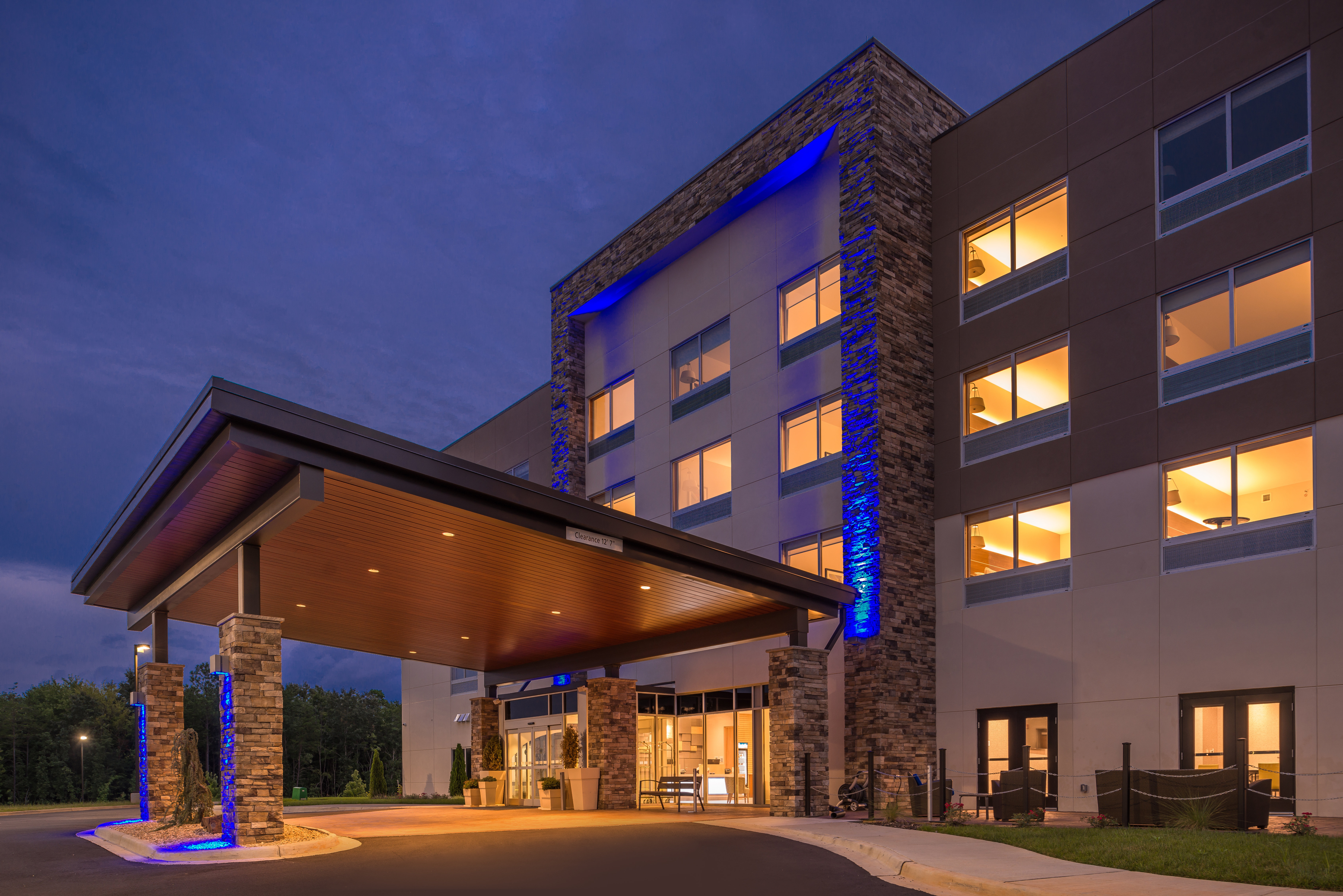 Holiday Inn Express Suites Farmville 5/53