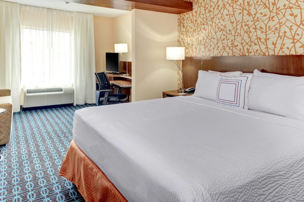 Fairfield Inn And Suites Cape Cod Hyannis 12/38