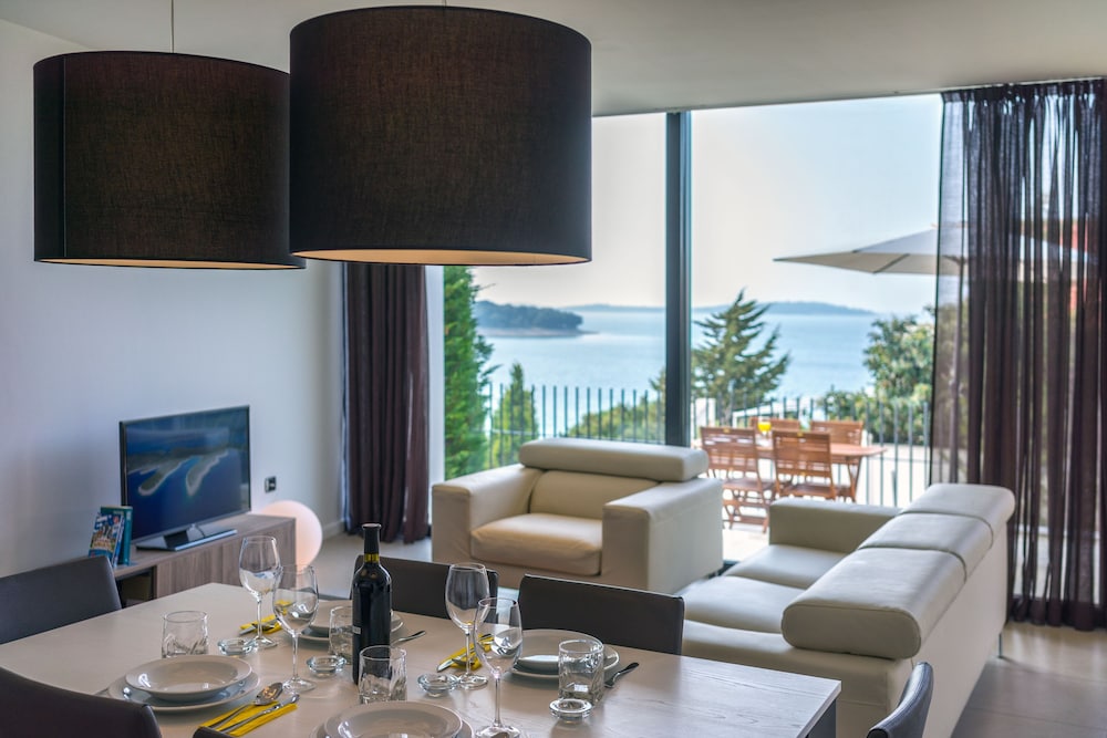 Golden Rays Luxury Apartments 21/50