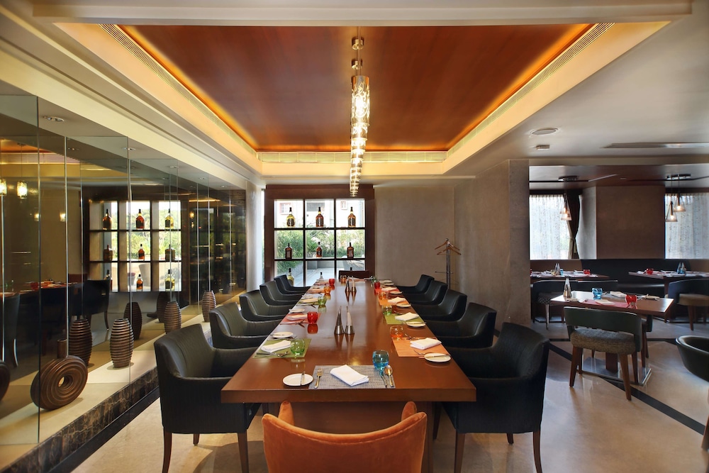 Gokulam Grand Hotel Spa 61/75