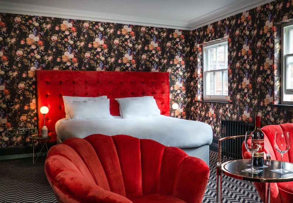 Lock & Key Hotel 5/69