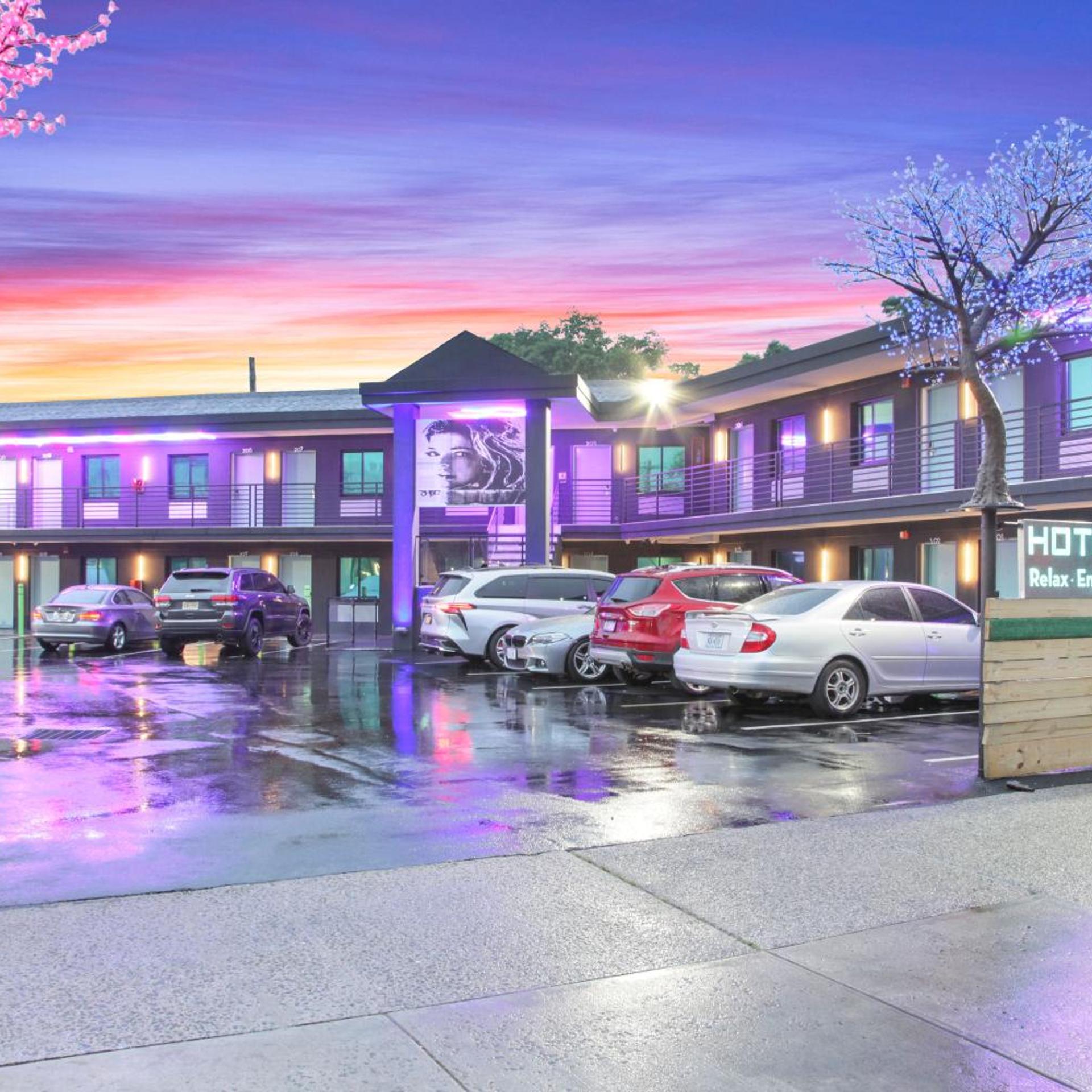 Hotel OPUS Bronx Near Bay Plaza Mall 41/46
