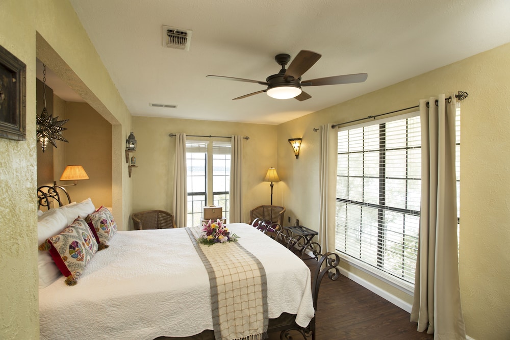 The Lakehouse Bed & Breakfast 7/46