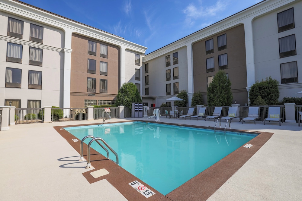 Holiday Inn Express Burlington 74/79