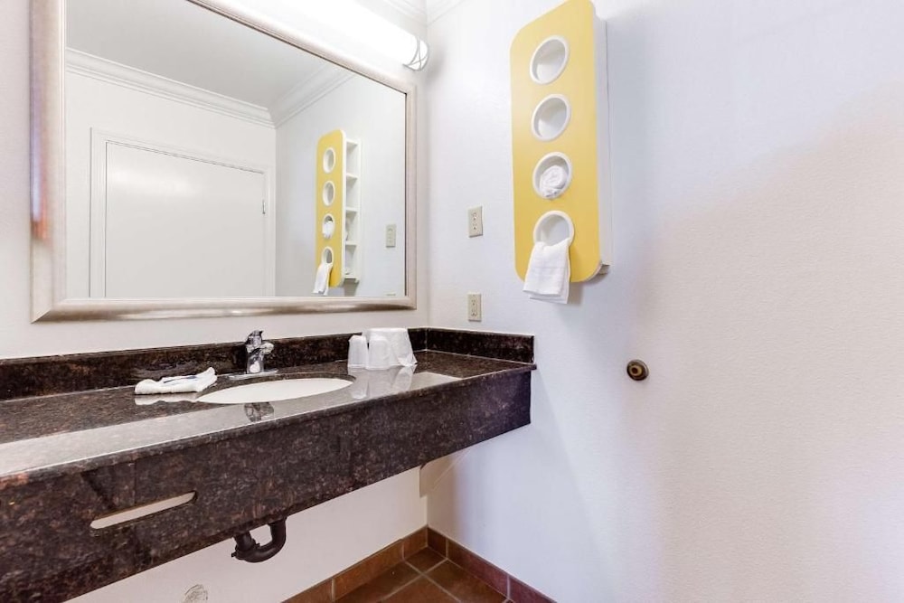 Motel6 San Jose, CA - Convention Center 60/60