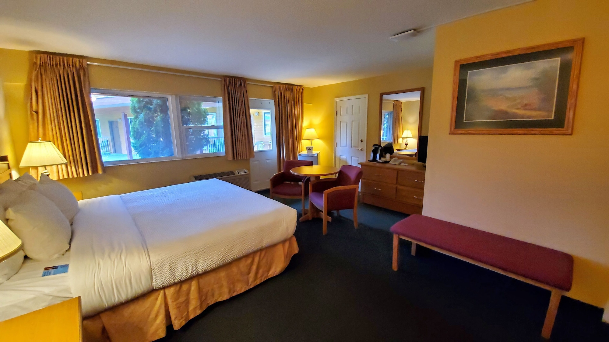 Room, King Bed, Pool Side
