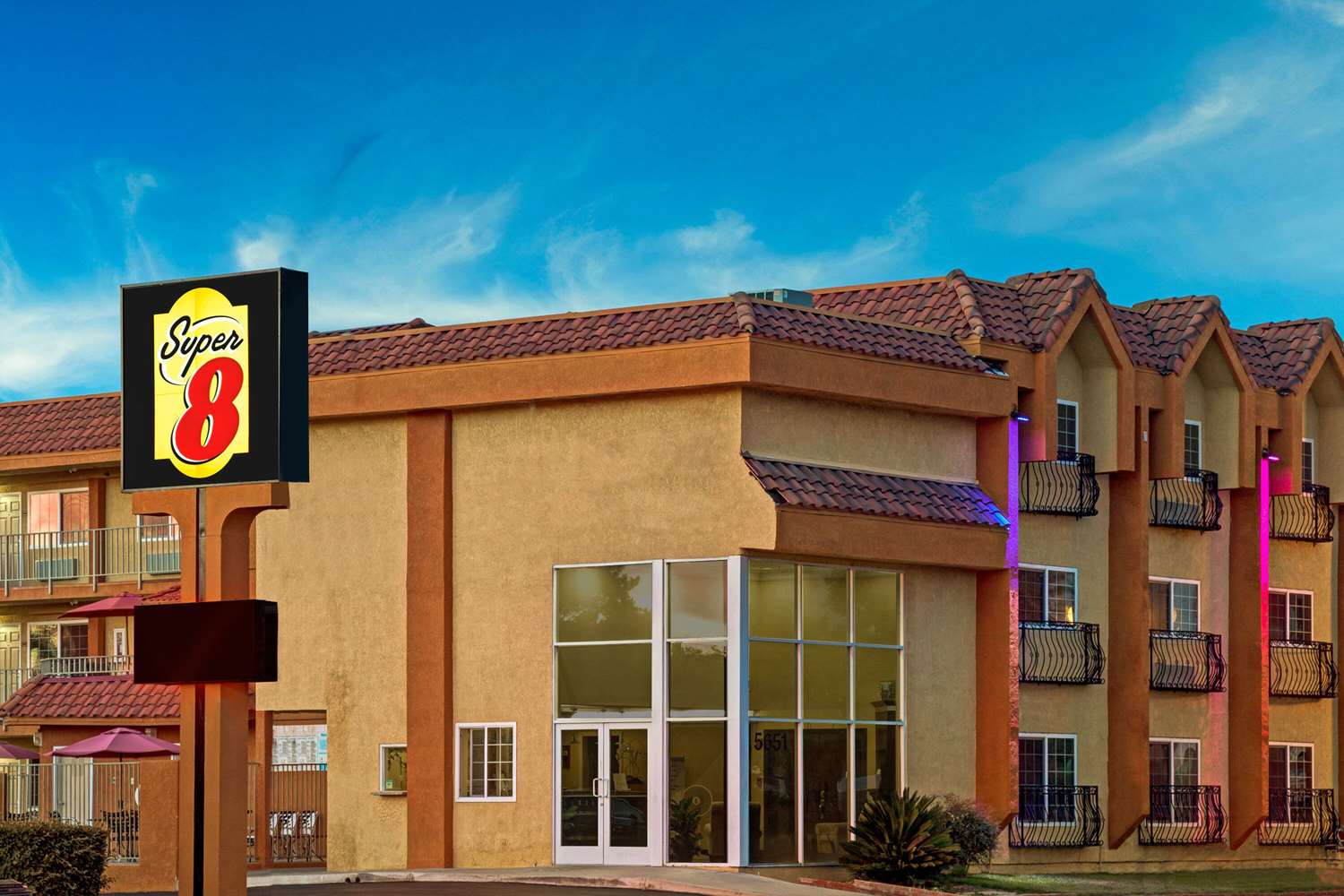 Super 8 By Wyndham Cypress Buena Park Area 2/44
