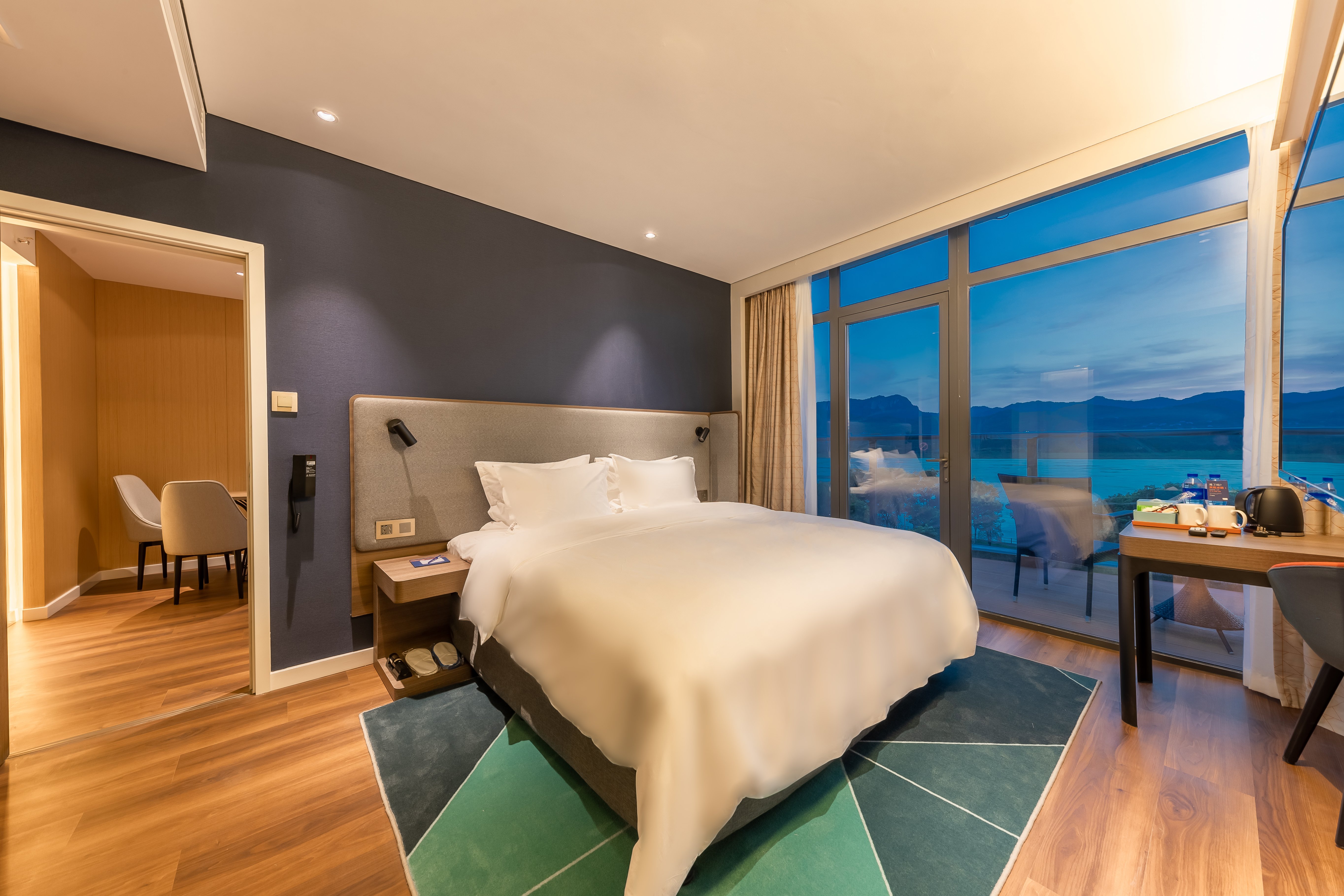 Holiday Inn Express Yichang Riverside 30/81