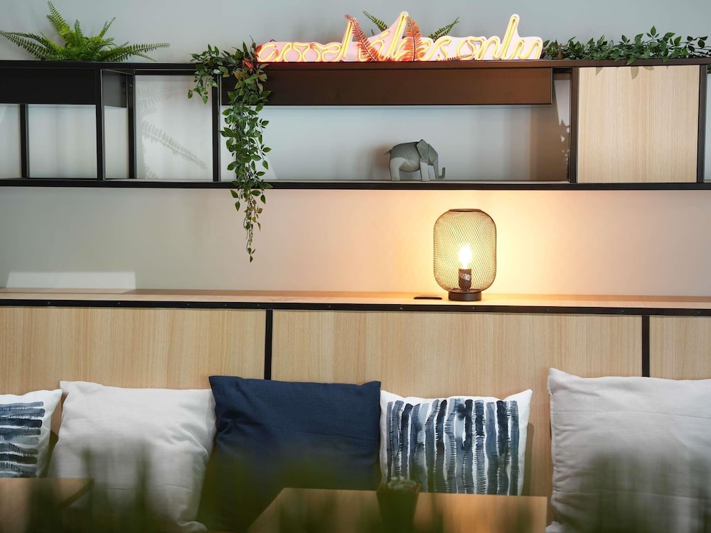 Ibis Vitre Centre 12/63